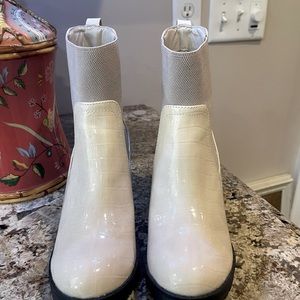 Size 6.5. Ankle boots. Coconuts by Matisse